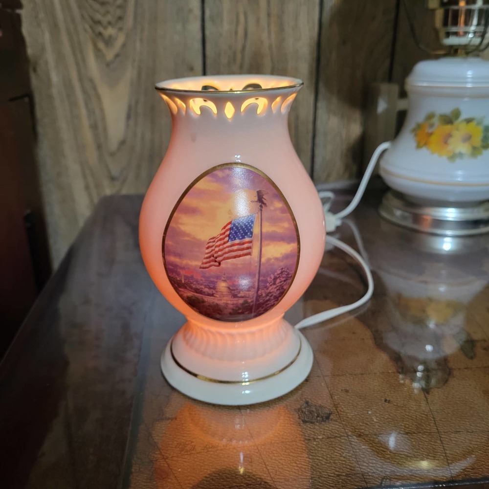 Thomas Kinkade American Pride Lamp